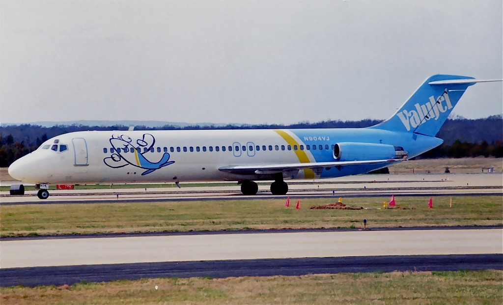 FBI  is  offering  a  reward  of  up  to  $10,000  for  information on  the  Run away  Aircraft  Mechanic  connected  to  ValuJet  Airlines  Flight 592 crash  in  1996 .