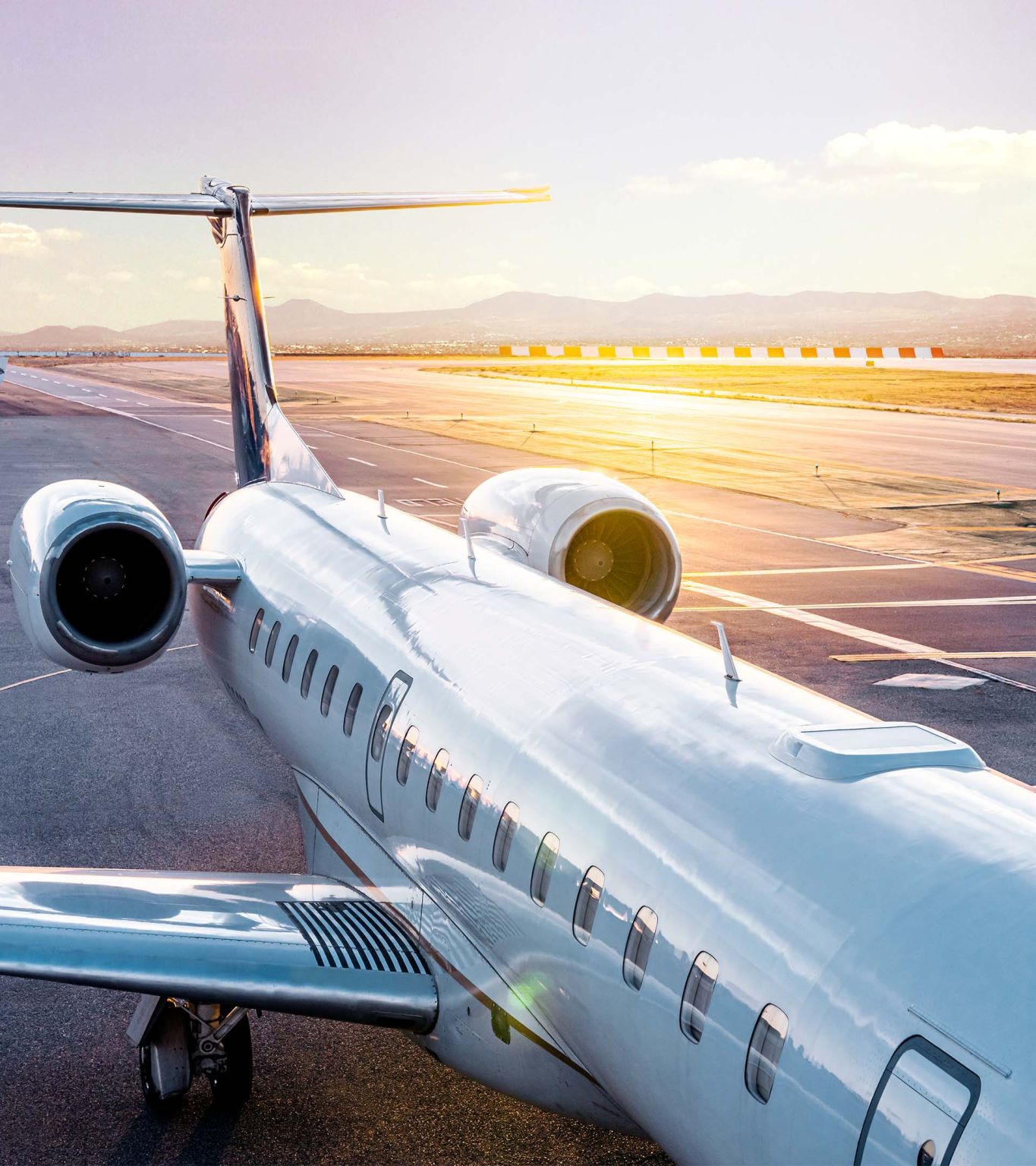 Starlink Aviation ! Elon Musk’s  satellite  internet  service by  SpaceX  enters  into  in-flight  connectivity  Sector promising 350 Mbps to each aircraft  ! 