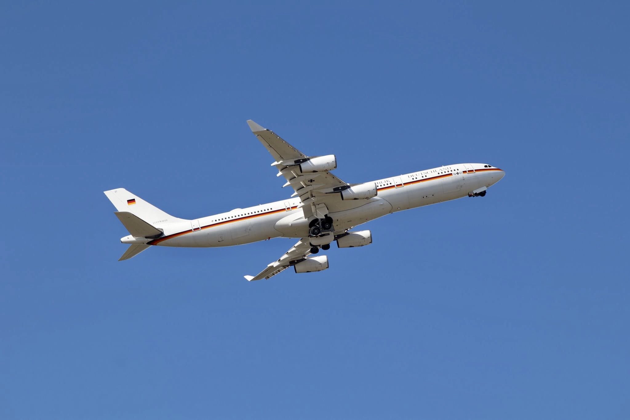 Luftwaffe - The German Air Force Retires Two Government Airbus A340 Planes Prematurely.