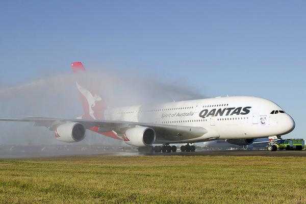 Australian  Aviation Firefighters Threaten Strike Nationally , Could  Disrupt  School Holiday  Travel Plans