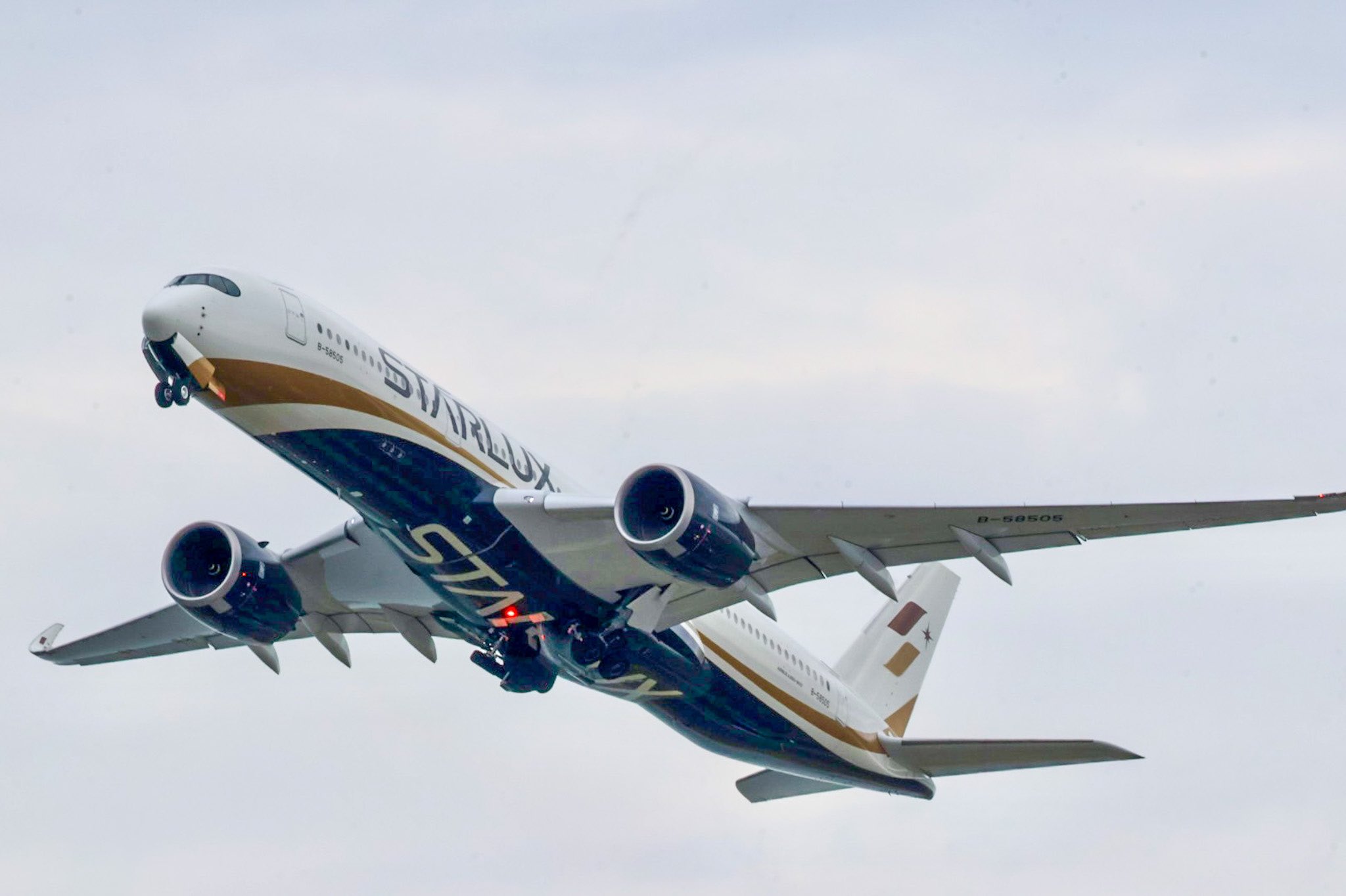 Starlux Airlines  employee  Fined and Lost Job  after using  airport pass  to evade  Taiwan immigration.
