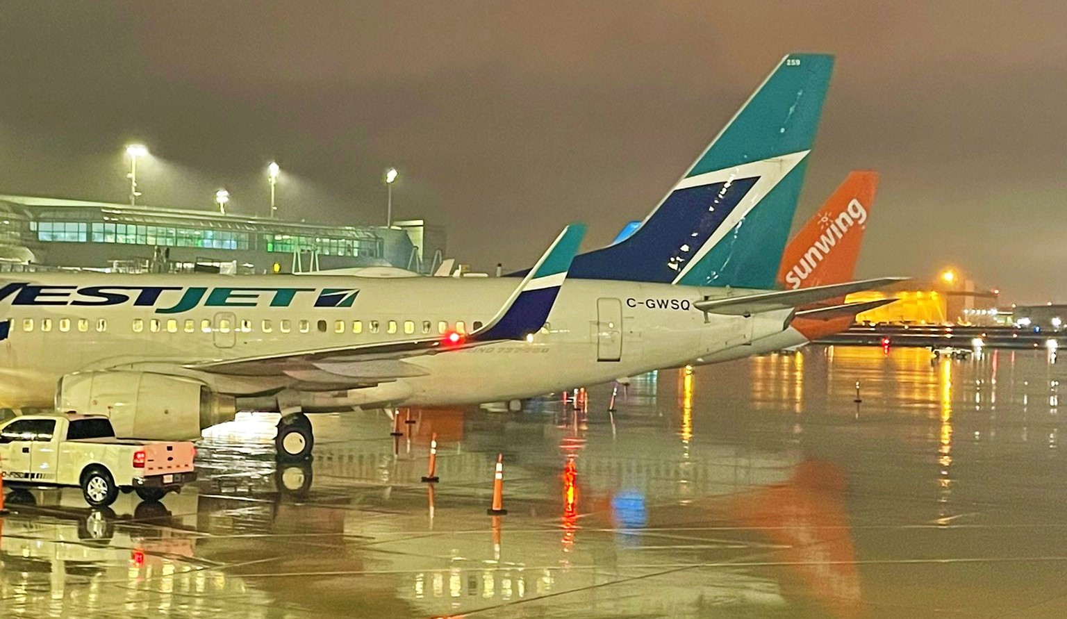 Delta Air Lines and Korean Air have will acquire a combined 25% stake in Canadian WestJet for $550m.