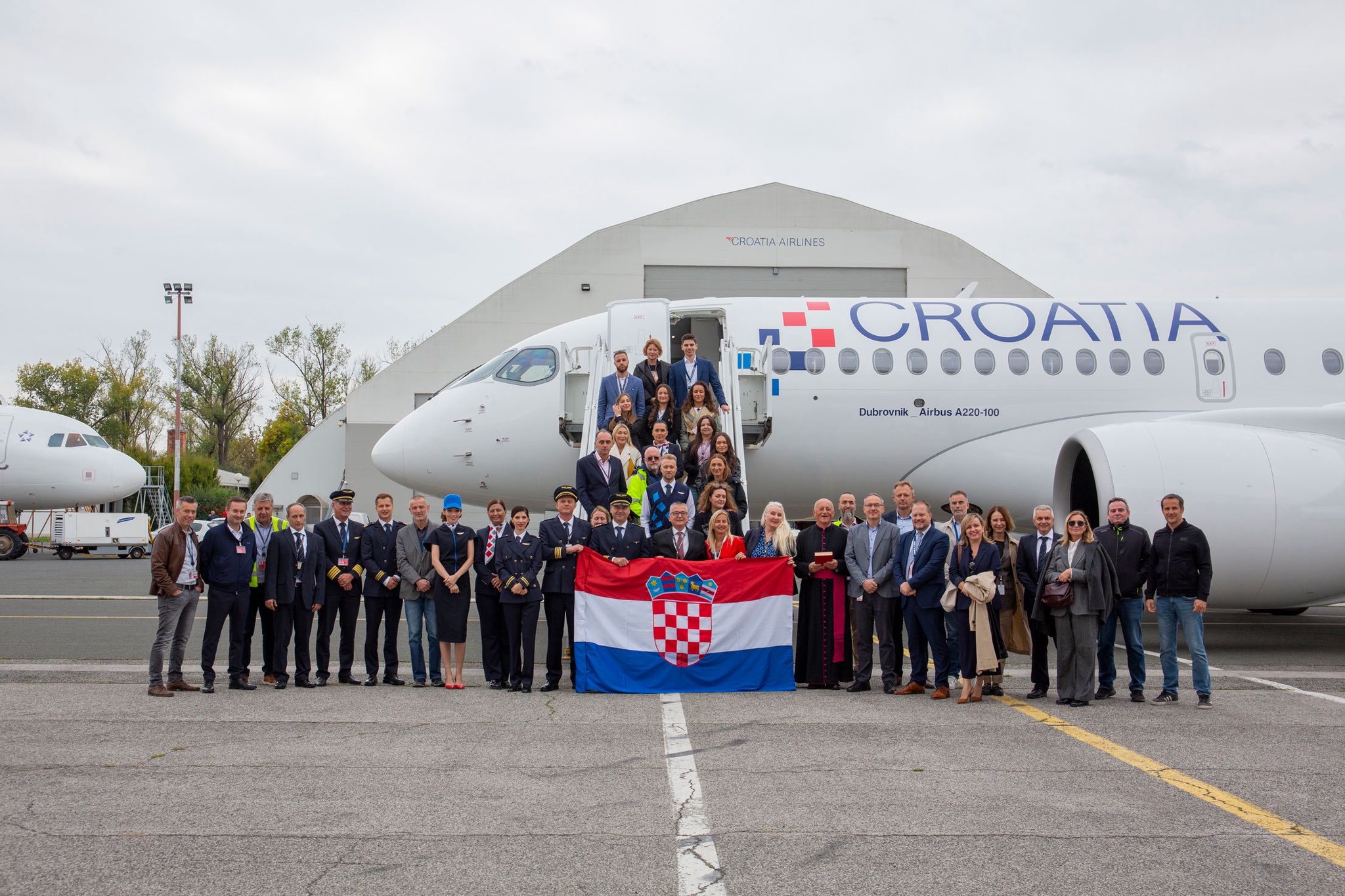 Croatia Airlines received a new Airbus A220, the first of its kind in the world !