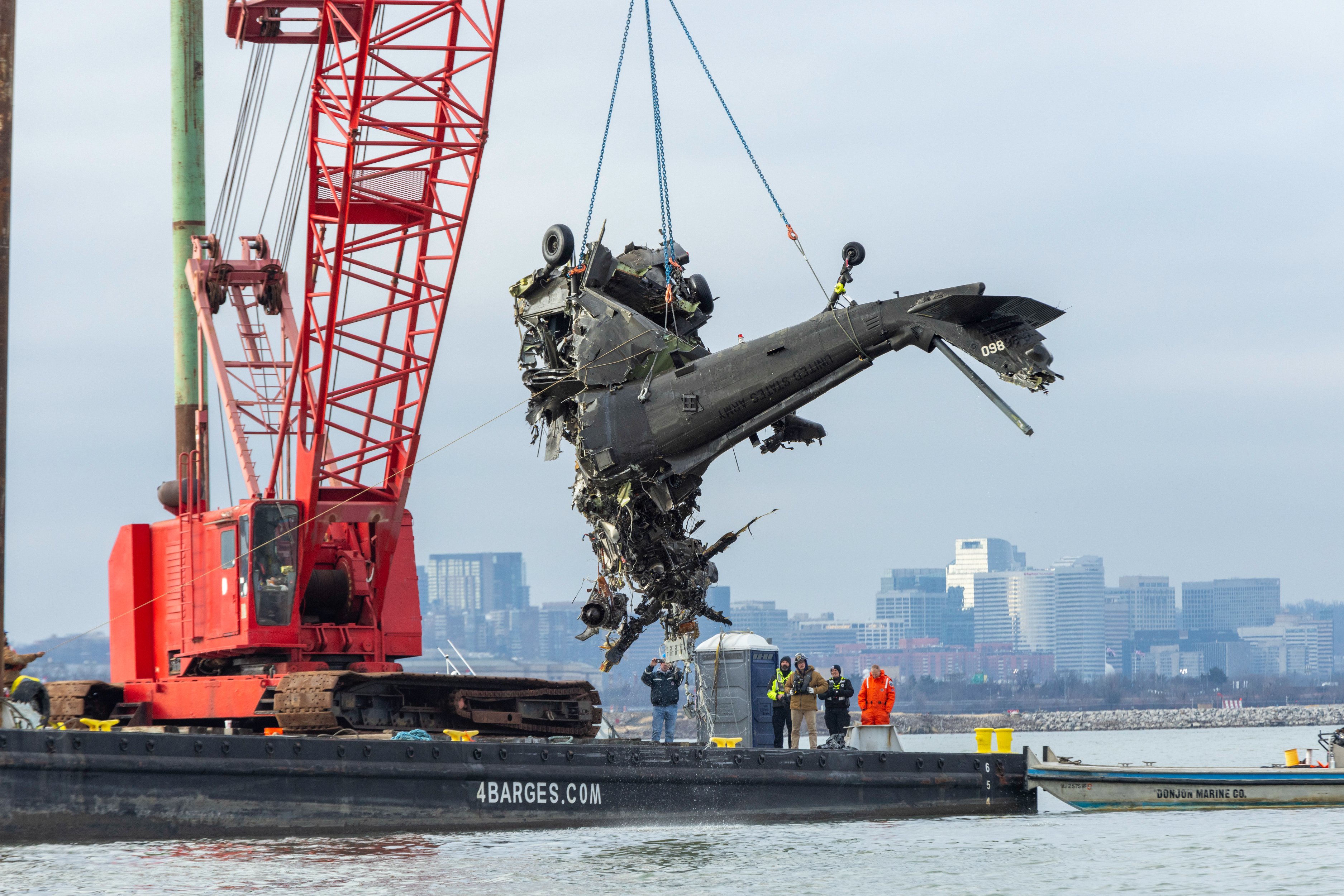 US government admits negligence in Army helicopter-American Airlines plane collision that killed 67 in Washington.