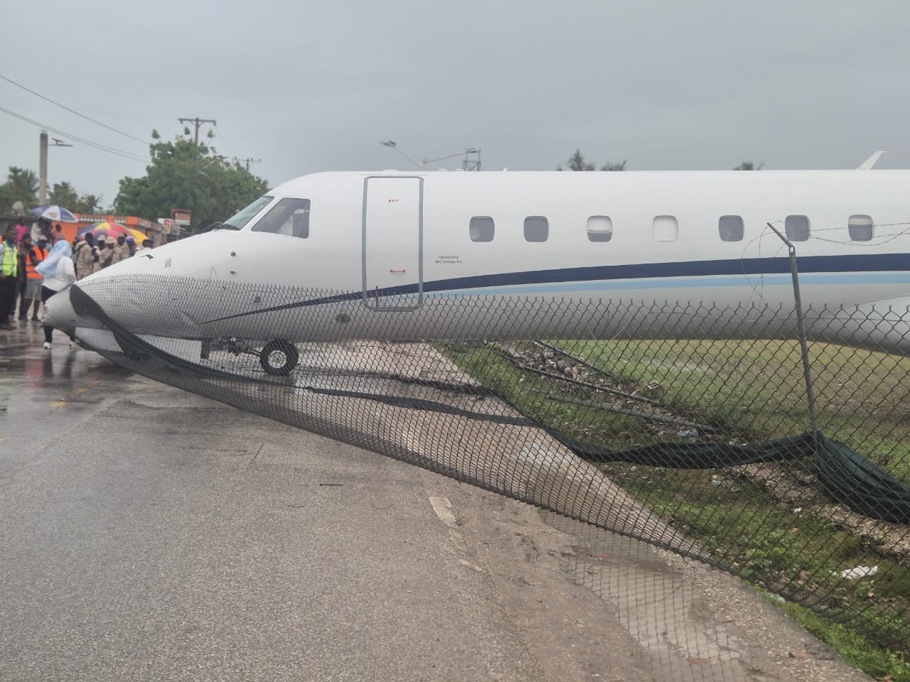 Runway Excursion : An aircraft overruns while landing at Antoine Simon International Airport and comes to rest on National Route 7.