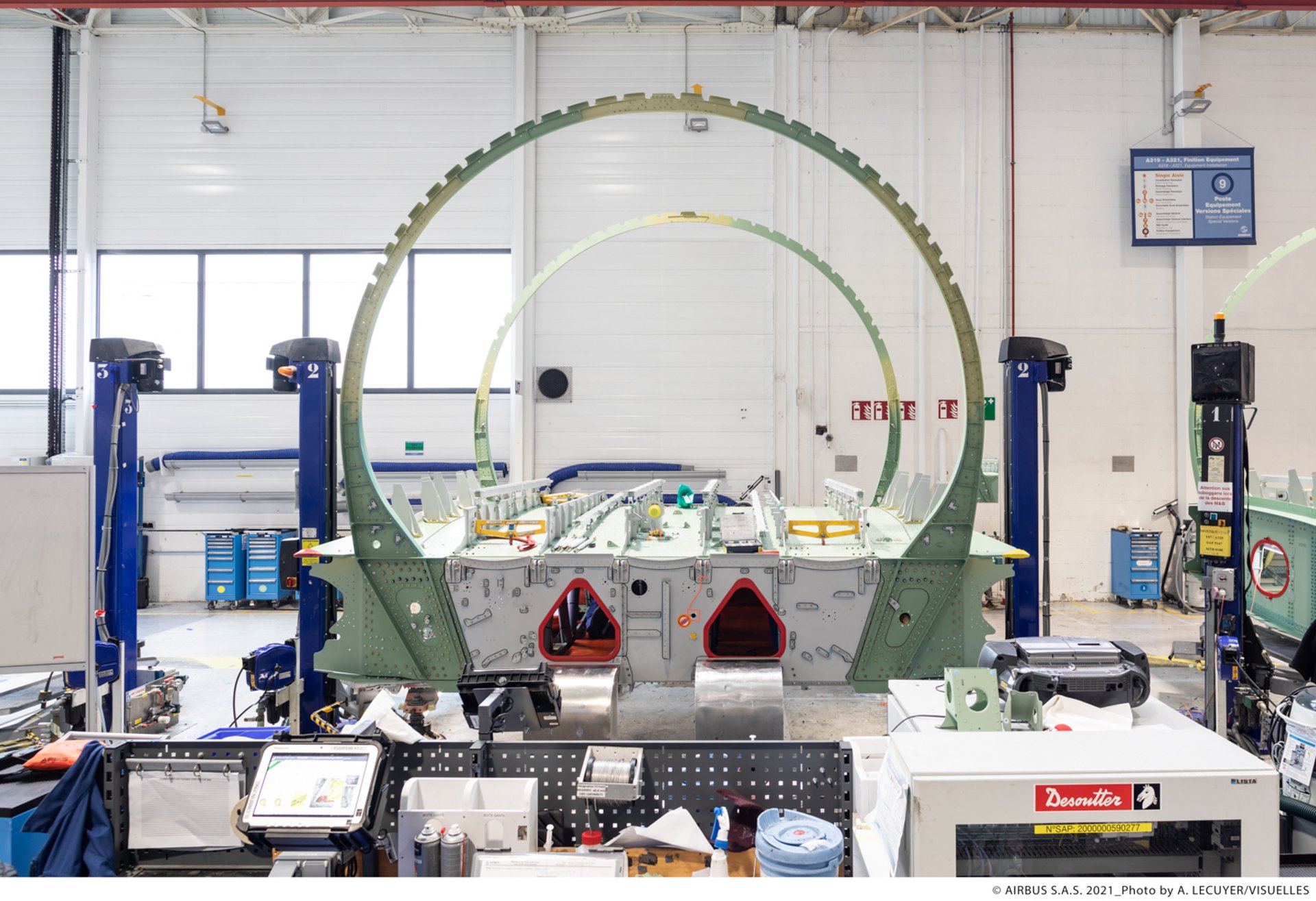 Milestone - First  Ever  Centre   wing   box   of   an   Airbus   A321XLR   aircraft  Delivered  to  Hamburg after  manufacturing  at  Nantes  !
