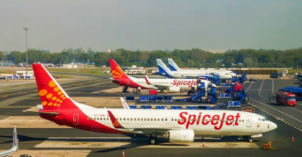 It's  Late ,  but  India  Wakes  up  to  vaccinate  Aviation  workers  at  priority  !