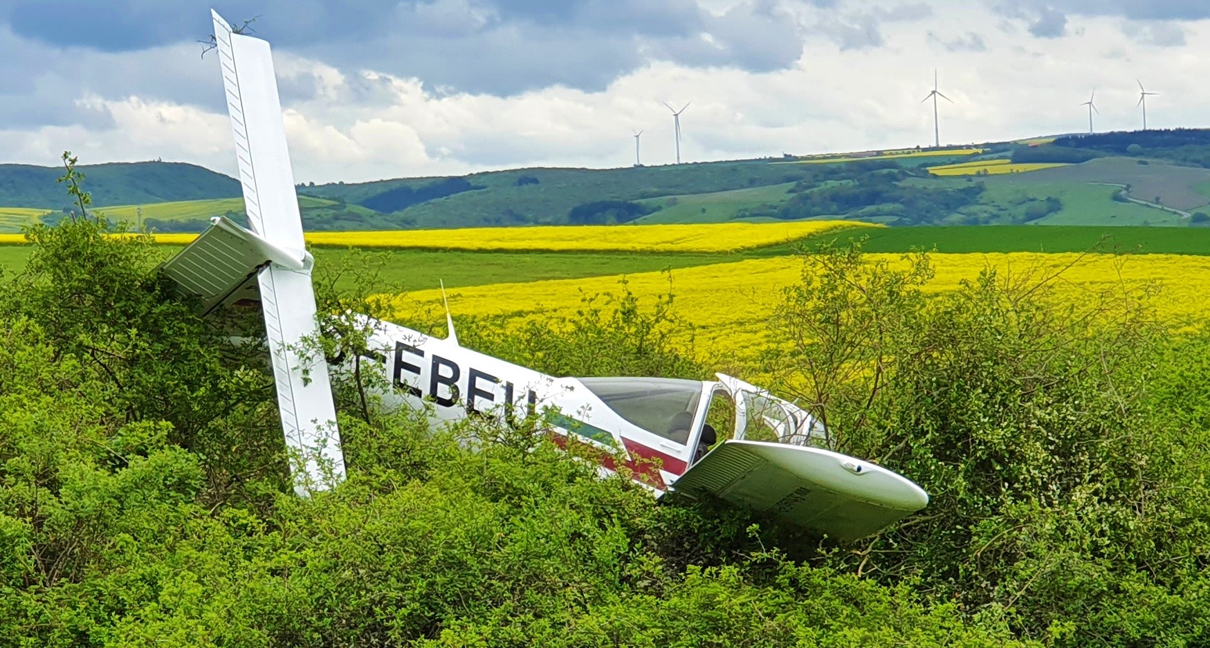 A  Piper PA-38-112 Tomahawk  crashed  during  training  at  Bad Sobernheim ,  Germany ,  Both  the  occupants  are  safe.