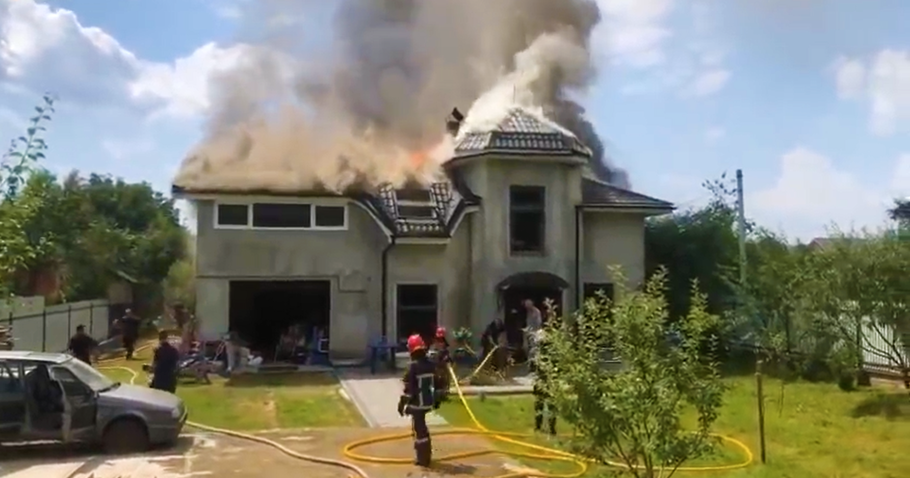 An 'Aerospool WT-10 Advantic aircraft' crashed onto a Building in Ukraine , killing three American passengers and the Pilot .