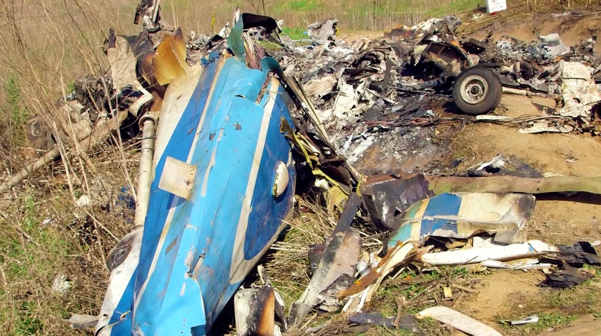 Los Angeles  County  Board  of  Supervisors  approved  a  $2.5M  settlement  in  a  lawsuit  related  to  the  Sikorsky  S-76B  helicopter crash  that  killed  Kobe  and  Gianna  Bryant !