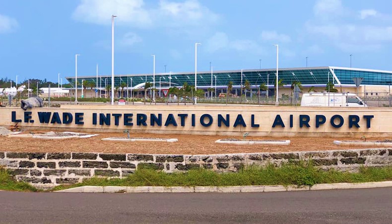 Big ! Bermuda  Civil  Aviation  Authority  (BCAA)  provisionally  suspended  all  Certificates  of  Airworthiness  of  Russian  aircraft  !