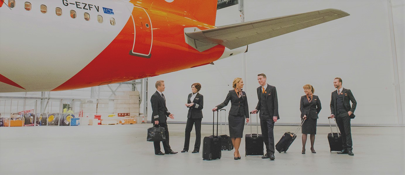After British Airways  ,  EasyJet  now  offers  cabin crew  a  £1,000 bonus  as  it  struggles  to  recruit  new  and  retain  the  experienced  staff  !
