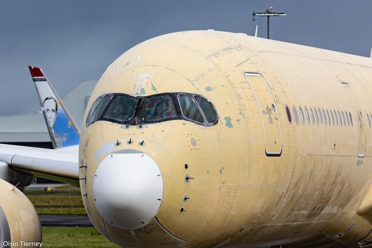 Who  will  break  the  Ice  ?  Qatar Airways  and  Airbus  hint  the  settlement  of  the  bitter billion  dollar  dispute  out  of  the court .
